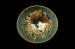 Green soybean fettucine, blauwe kaas, braadworst, salie